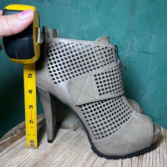 Simply Vera Wang Heeled Booties - Picture 6 of 7